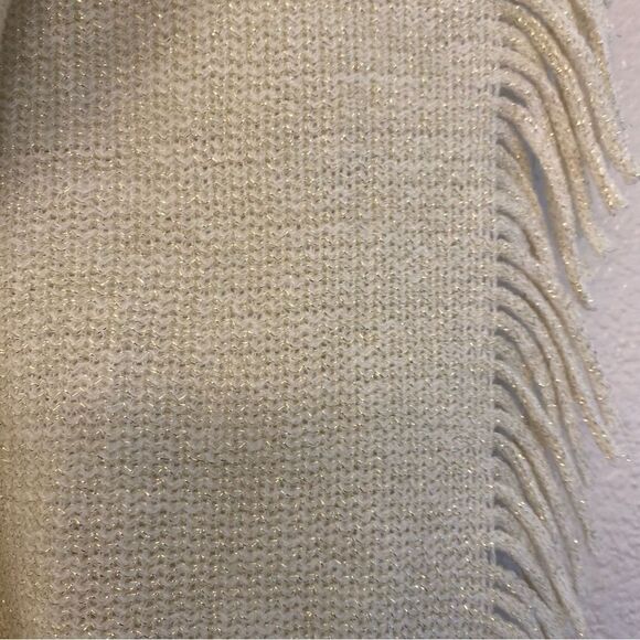 Steve Madden Fringed Infinity Scarf Metallic knit ivory EUC - Picture 5 of 12